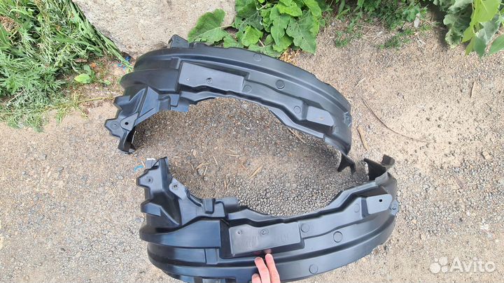 Подкрылок передний Mitsubishi Outlander 3