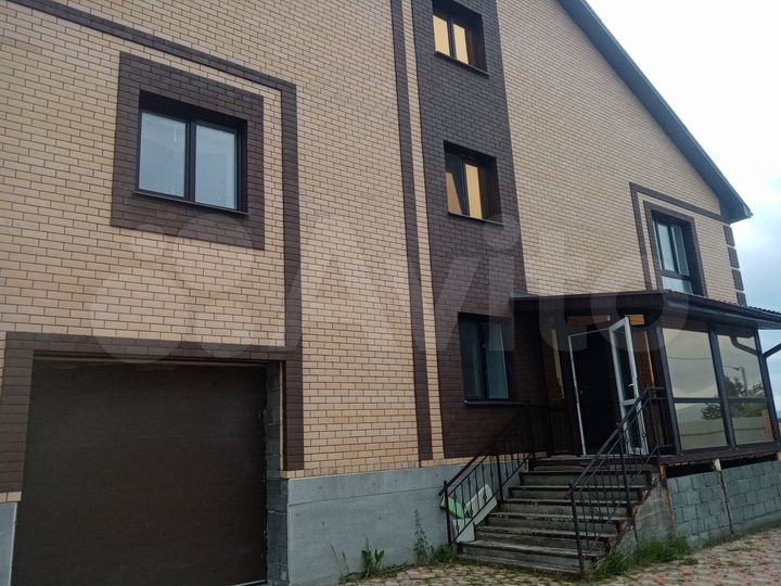 Коттедж 650 м² на участке 40 сот.