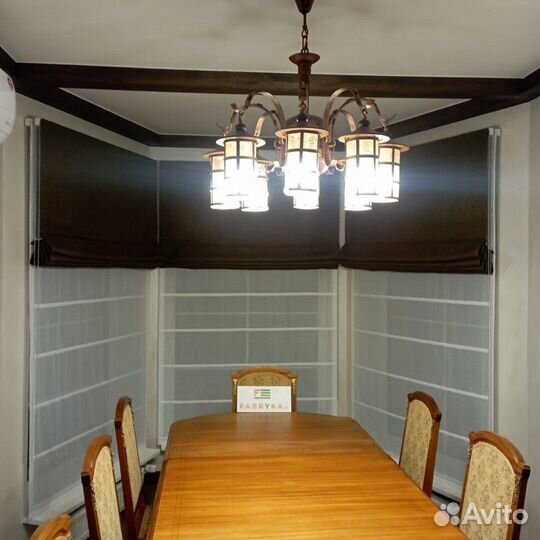 Темные шторы на косые окна