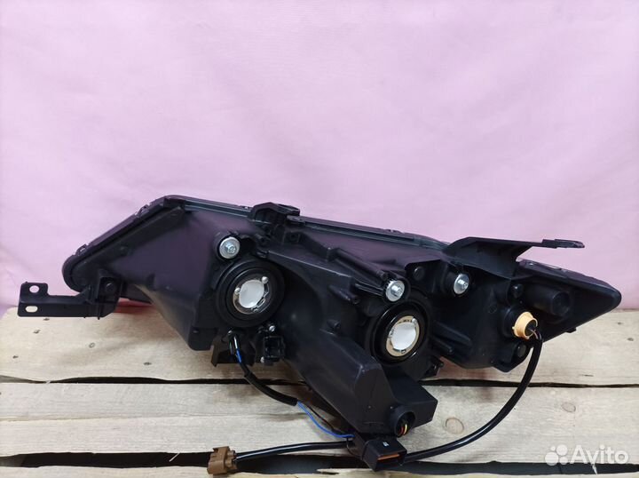 Фара правая Mitsubishi Outlander 2 хл 2007-2012