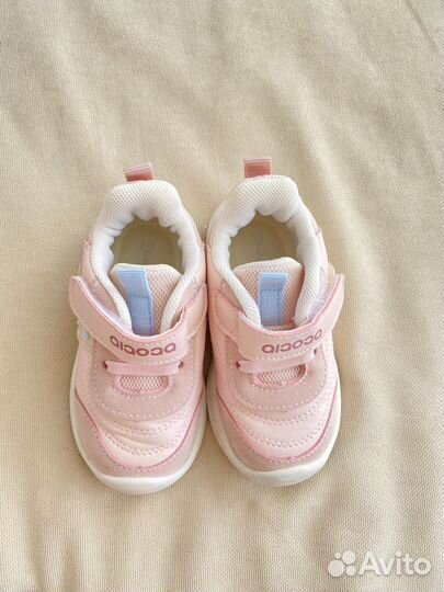 Кроссовки для девочки