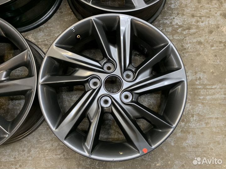 Комплект оригинальных литых дисков Kia Optima R16