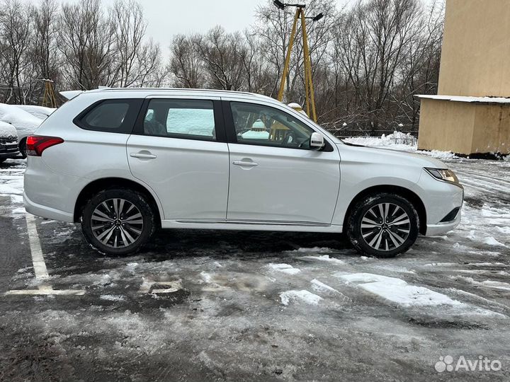 Mitsubishi Outlander 2.0 CVT, 2022, 9 км