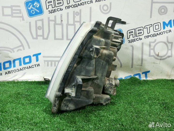 Фара правая Nissan Navara D40 YD25ddti