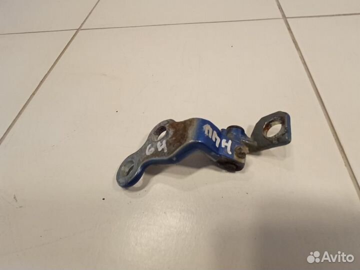 Петля двери передней правой нижняя Ford Focus 1 DN