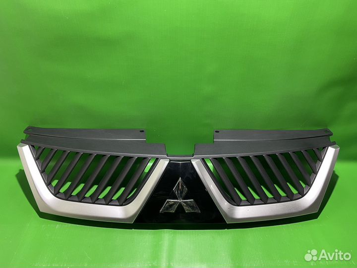 Решетка радиатора Mitsubishi Outlander XL 2006-09