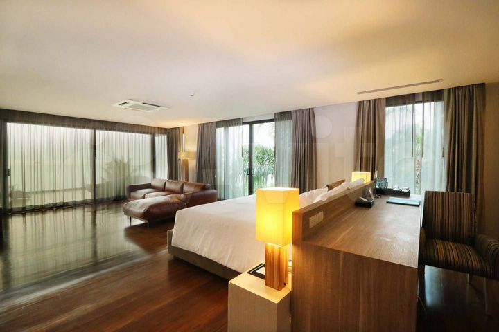 Коттедж 487,9 м² на участке 14 сот.