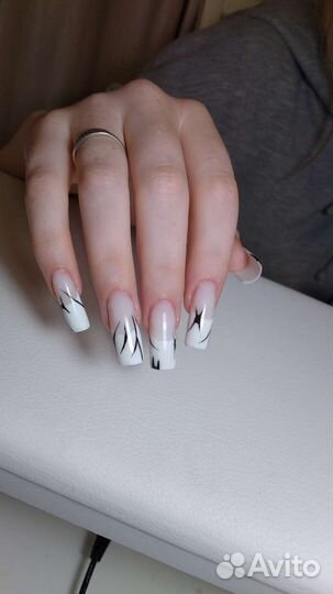 Маникюр с покрытием и наращивание ногтей