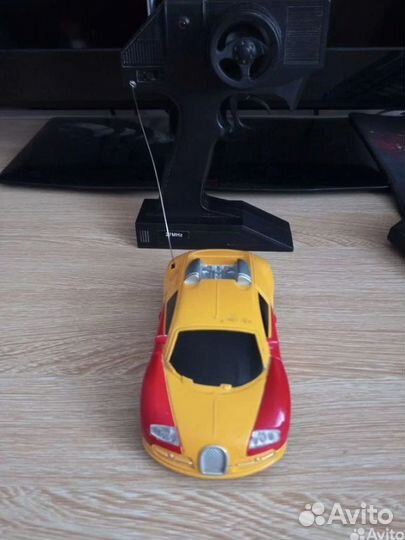 Машинка на радиоуправлении (игрушка)