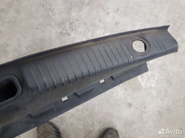 Накладка замка багажника Renault Megane 2