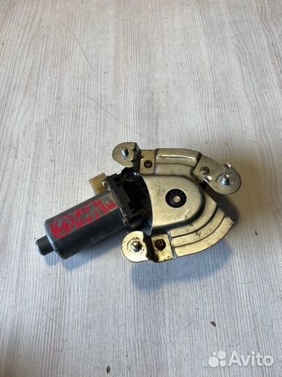 Моторчик стеклоподъенмника передний правый Renault