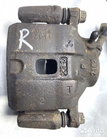 Мицубиси Галант Суппорт передний Прав