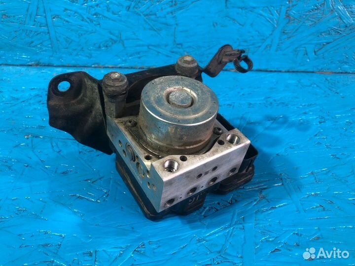 Блок управления тормозами/насос ABS Toyota Hilux Pick Up