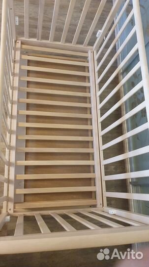 Кроватка для новорожденных с маятником