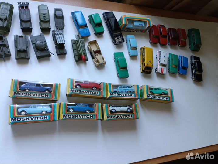 Коллекция железных моделей автомобилей 1:43