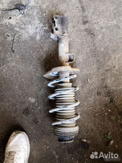 Передняя левая стойка в сборе Opel corsa D