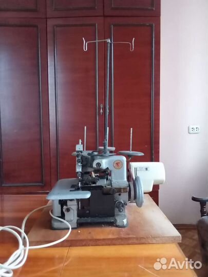 Оверлок для швейной машины