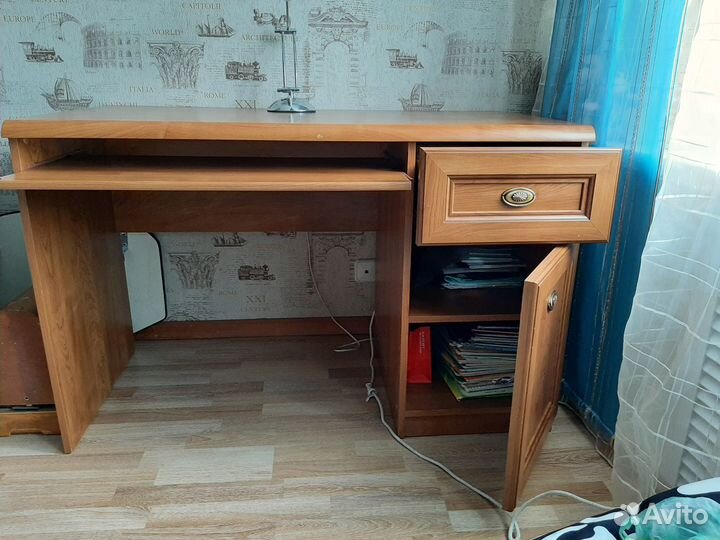 Письменный стол