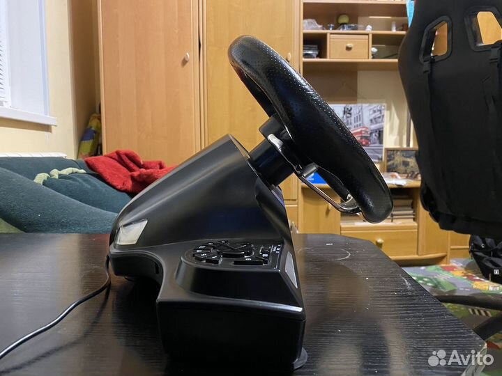 Игровой руль с педалями