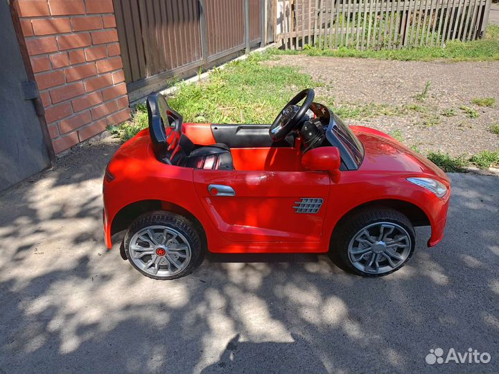 Детский автомобиль б/у