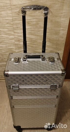 Бьюти кейс чемодан на колесах
