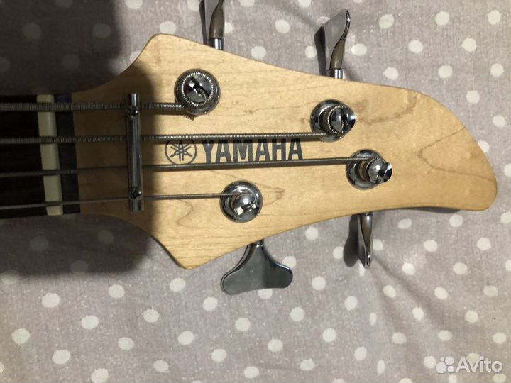 Бас гитара Yamaha