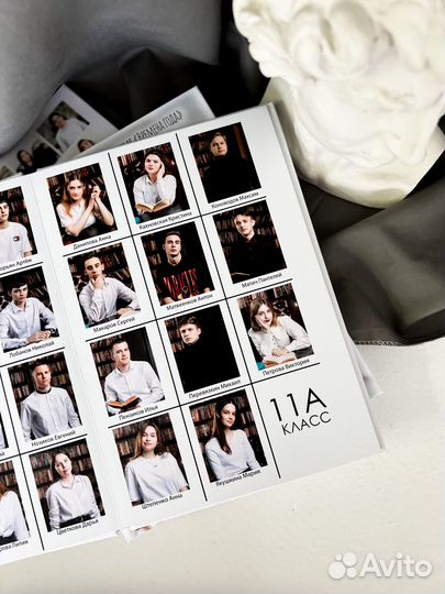 Выпускные альбомы и фотограф на выпускной