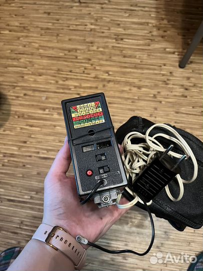 Плёночный фотоаппарат зенит со вспышкой