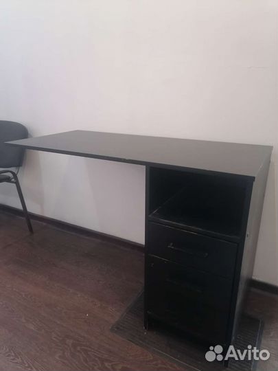 Стол маникюрный