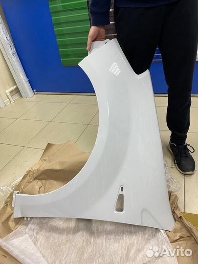 Крыло левое на renault sandero с 08 цвет 369 Белый