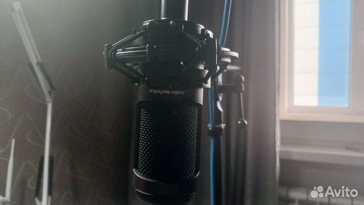 Студийный микрофон Audio-Technica AT2035