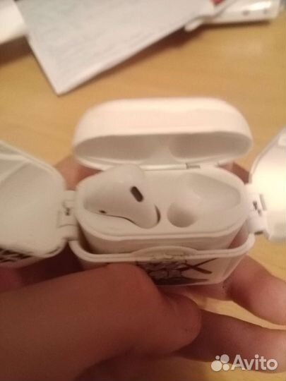 Наушники apple airpods левый