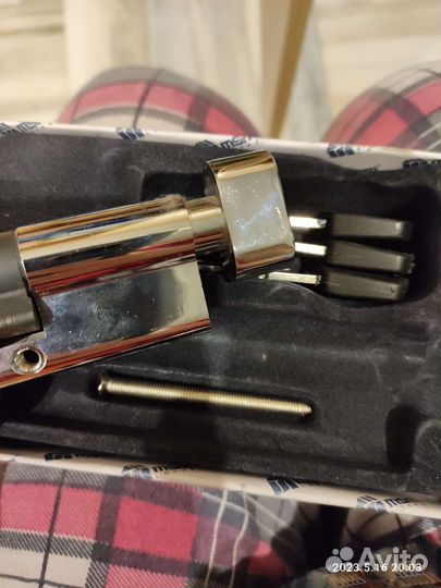 Замок личинка новый