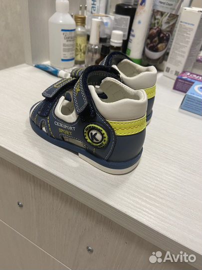 Сандали новые