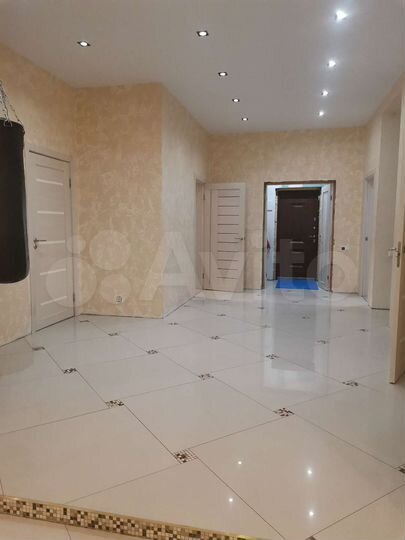 Дом 198 м² на участке 8 сот.