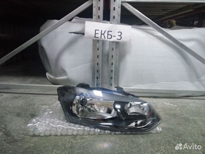 Фара правая Volkswagen Polo Sedan 5 2010