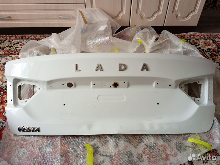 Продам крышку багажника веста-седан