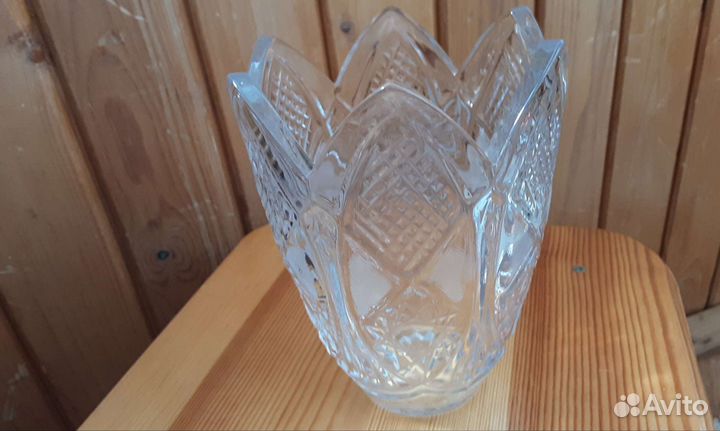 Хрустальная ваза высота 16 см, диаметр 12см