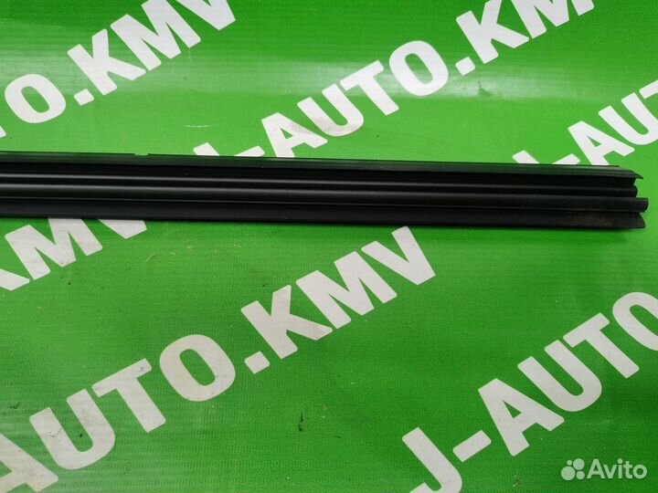 Уплотнитель стекла Mitsubishi Outlander