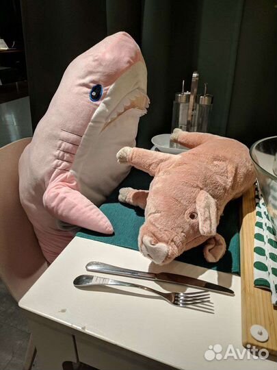 Акула из Икеи 100 см розовая