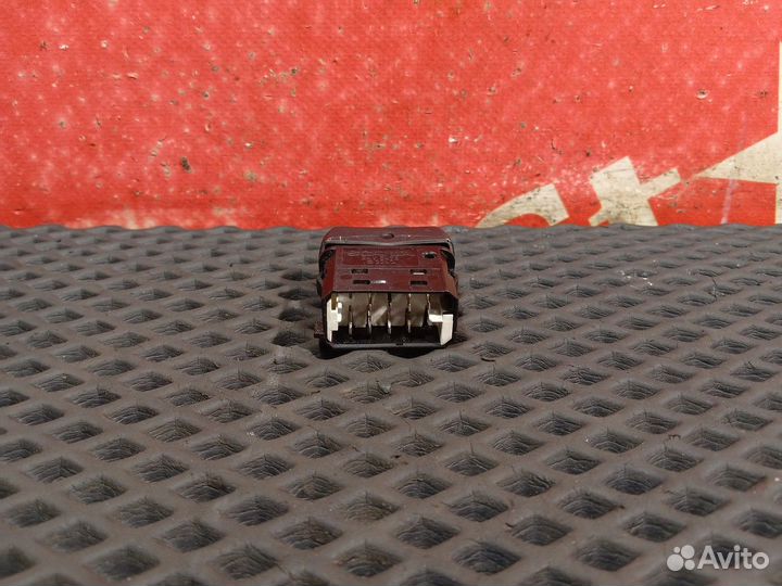 Выключатель внутреннего освещения Scania 5-series