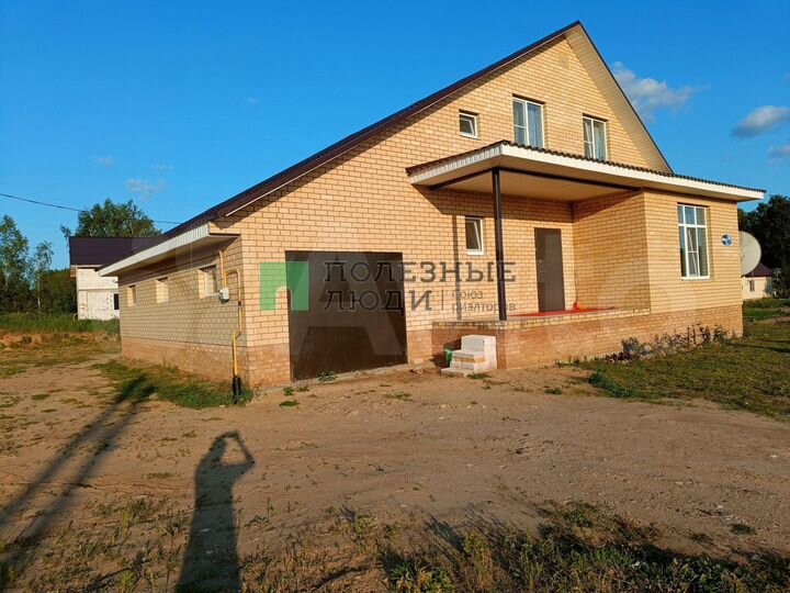 Коттедж 205 м² на участке 12 сот.