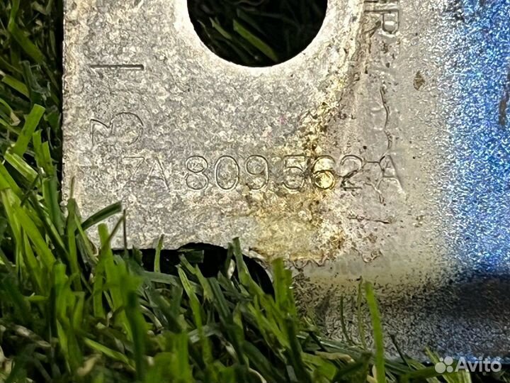 Кронштейн крыла передний правый Volkswagen Jetta 7