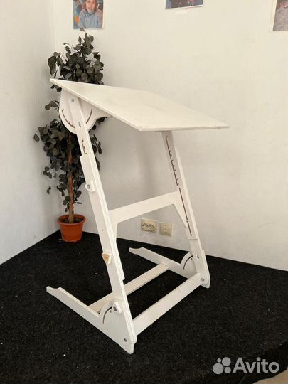 Стоячие парты, конторка