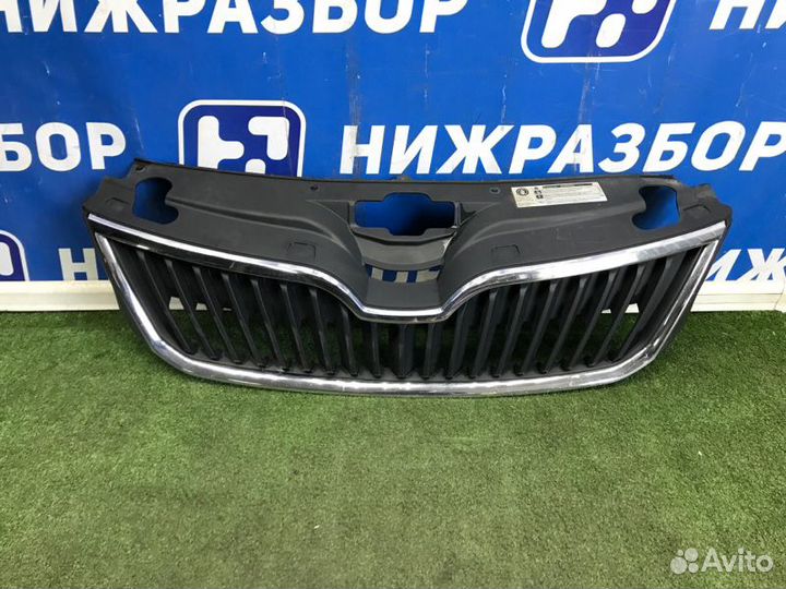 Решетка радиатора передняя Skoda Rapid 2013