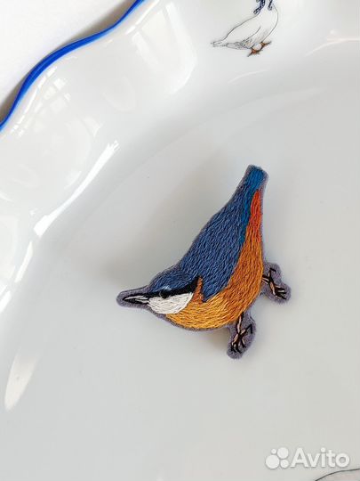 Брошь птица поползень