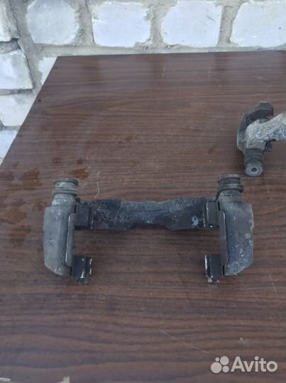 Скоба суппорта шкода рапид