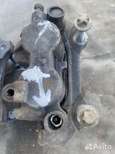 Суппорт передний jeep grand cherokee