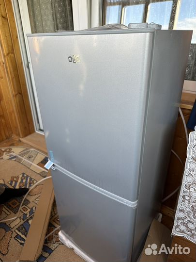 Компактный холодильник с морозилкой