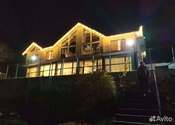 Украшение домов, контурная подсветка дома